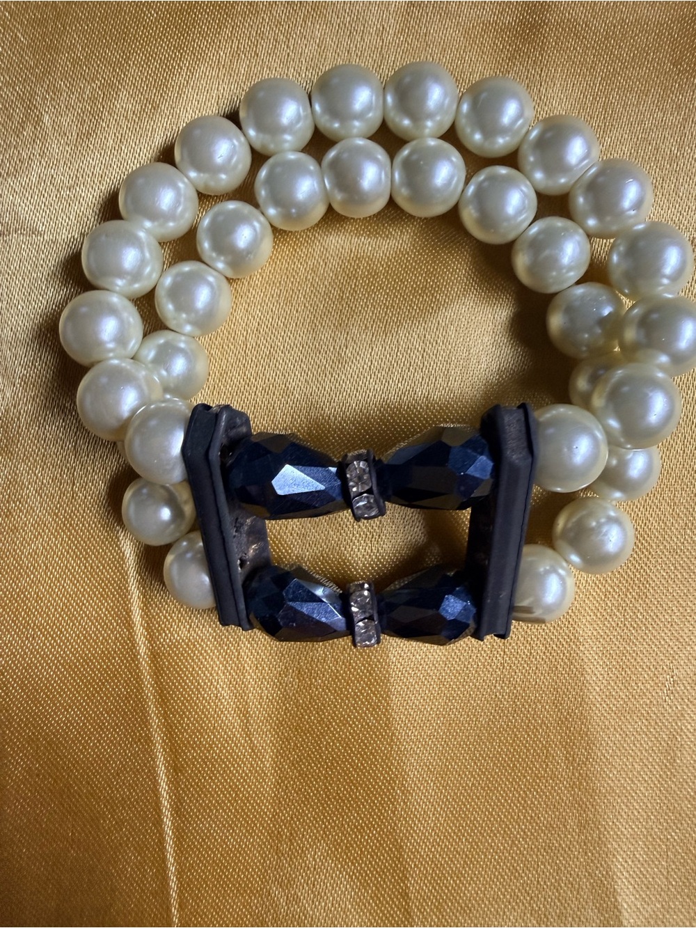 Classic Pearl Stretch Bracelet with Black Faceted Accents